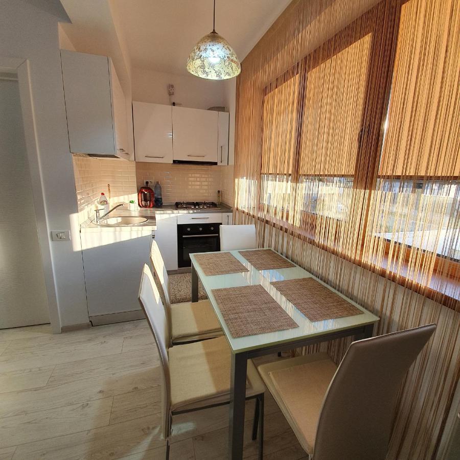 Sarah Apartment Constanta Bagian luar foto