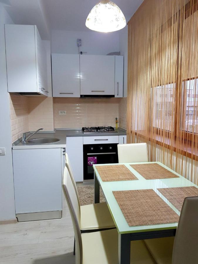 Sarah Apartment Constanta Bagian luar foto