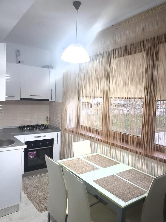 Sarah Apartment Constanta Bagian luar foto